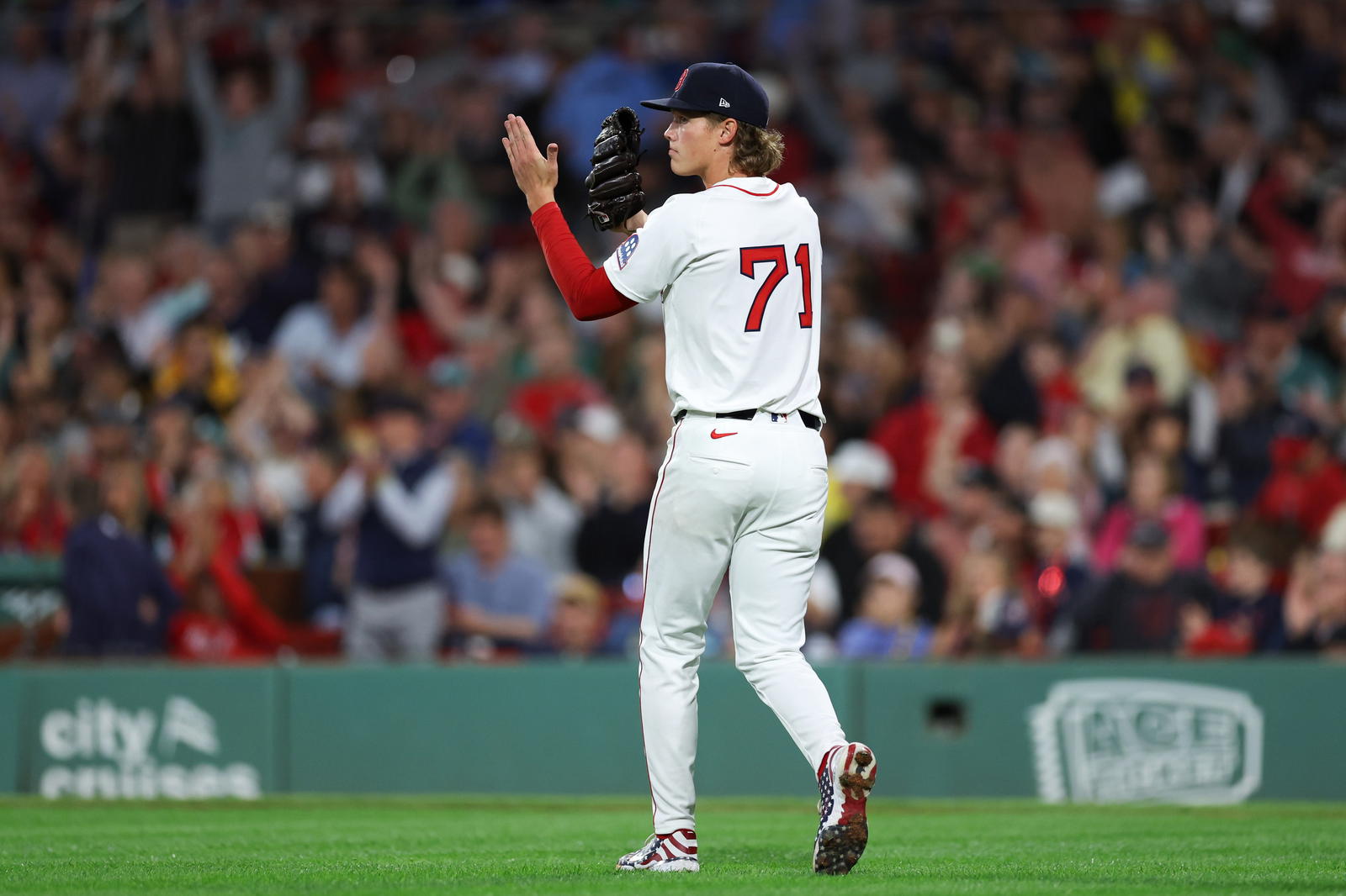 Sep 16, 2025; Boston, Massachusetts, USA; Boston Red Sox starting pitcher Connelly Early (71) celebrates after a catch by Boston Red Sox center fielder Ceddanne Rafaela (not pictured) during the fourth inning against the Athletics at Fenway Park. (Paul Rutherford/Imagn Images)