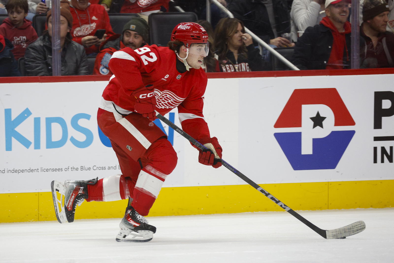 Marco Kasper playing for the Detroit Red Wings in the 2024-25 season. © Brian Bradshaw Sevald-Imagn Images