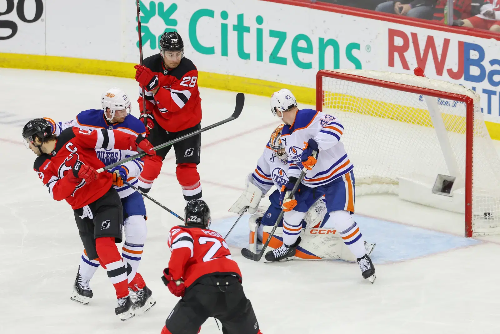 Jepser Bratt scores the game-tying goal. (Ed Mulholland-Imagn Images)